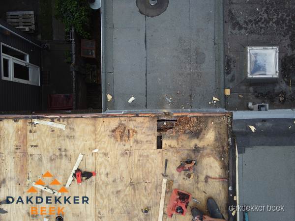 Dakschade en renovatie plat dak vanuit de lucht in Beek Dakschade en renovatie plat dak vanuit de lucht in Beek