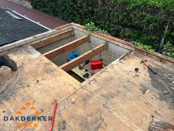 Plat dak vervangen met open constructie in Beek