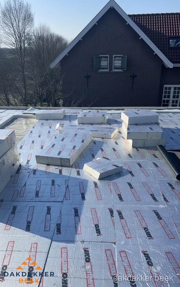 IKO PIR isolatieplaten op plat dak in Beek IKO PIR isolatieplaten op plat dak in Beek