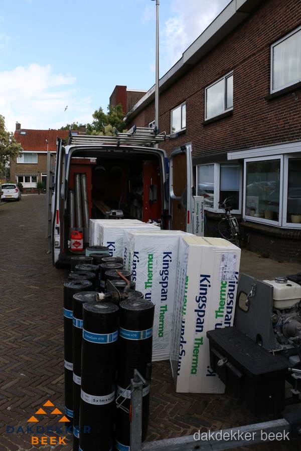 Levering van Kingspan isolatieplaten en bitumenrollen voor dakproject in Beek Levering van Kingspan isolatieplaten en bitumenrollen voor dakproject in Beek