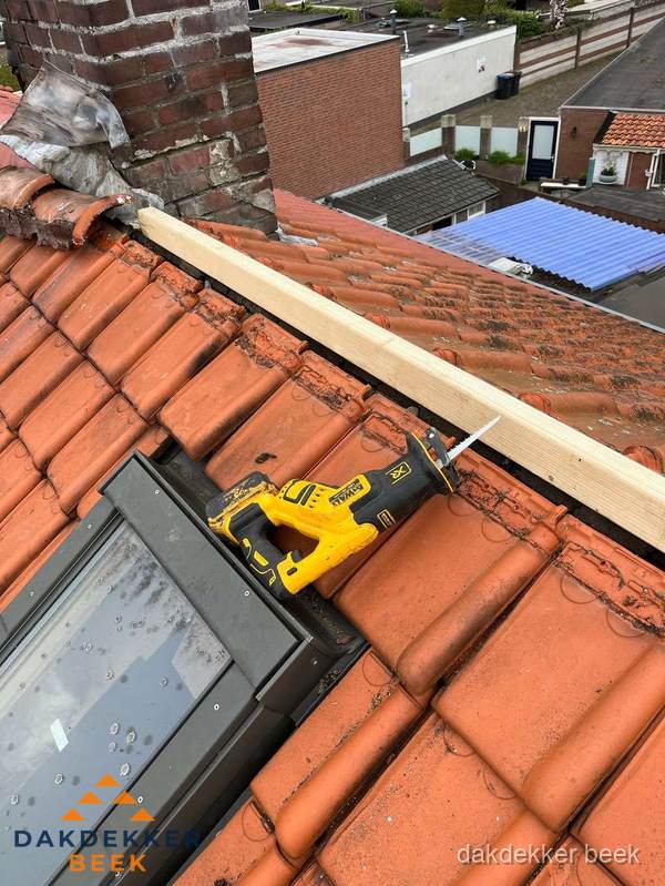 Kosten dak vervangen: werkzaamheden aan pannendak in Beek Kosten dak vervangen: werkzaamheden aan pannendak in Beek